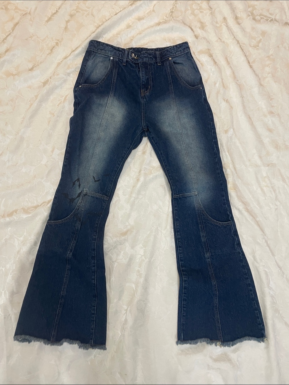 Ditch Bat Streetwear denim jeans. Wide leg high rise. Fray hem. Preowned. Size M
